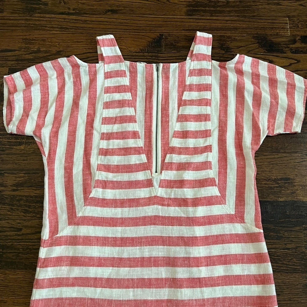 Soft Sureoundings striped cold shoulder linen blend top size M